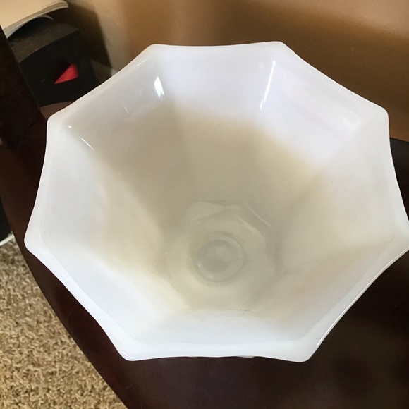 Vintage Milk Glass Anchor Hocking Grape Leaves Pedestal Dish - Picture 4 of 6